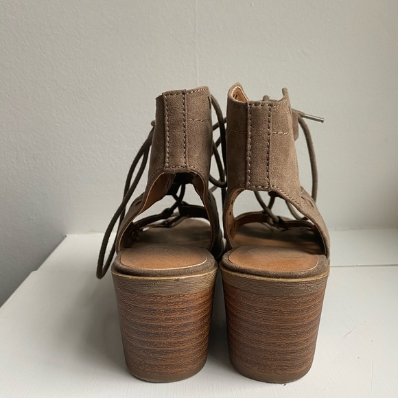 SO Furl women’s block heel size 6 1/2 - Picture 3 of 4